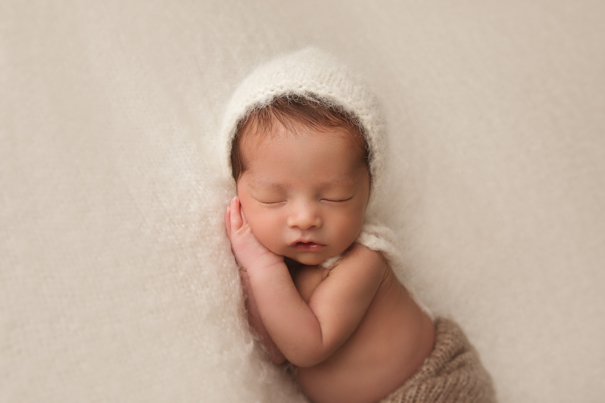 Gentle newborn photography Thane
